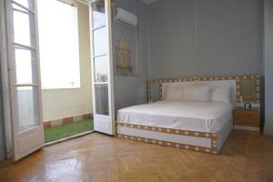 Stay at Champollion Nest