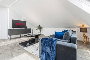 Luxury Top Floor Apt Free Parking