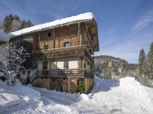 Farmhouse in Hopfgarten near Ski Bus