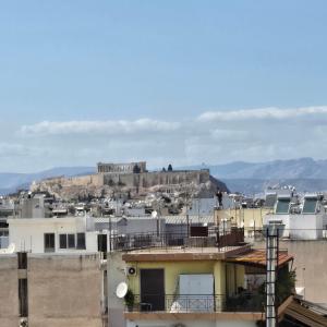 Acropolis View Sky Suite with Jacuzzi near Metro