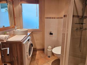 Appartements Superbe Duplex les pieds dans l'eau Vue Lac et Chateau avec Plage et parking Prives : photos des chambres