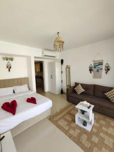 G-cribs studio pool view