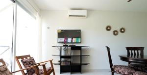 1 block from the Ocean, comfy condo with pool view