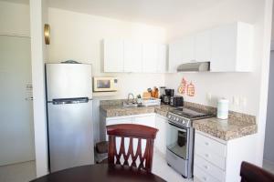 1 block from the Ocean, comfy condo with pool view