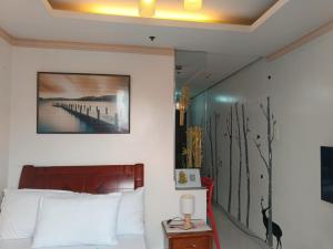 BirchTower Studio Condo with Balcony & Pool - Carosa Staycation