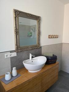 2Zi Apartment in Schloss Neuhaus mit Ladestation für Elektroautos