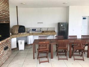 Belíssimo apartamento em condomínio bem localizado