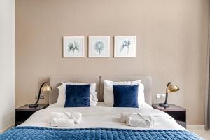 Stylish 1BR with Burj & Canal View