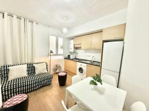 Metro Anton Martin 01 AMCH Hospedaje