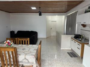 Departamento amueblado con Cine, balcón y céntrico