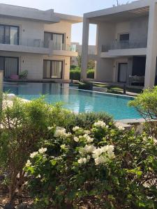 G-cribs studio pool view