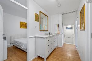 Relaxing 2 Bed flat in Little Venice