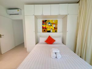 Peaceful The Trees Kamala Hillside