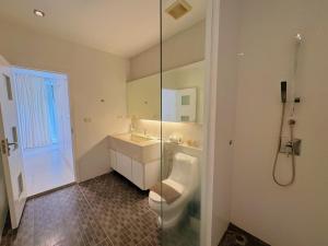 Peaceful The Trees Kamala Hillside