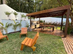 Casa 23 Floresta Boa Vista - 4 Suítes e Piscina Aquecida em Meio à Natureza