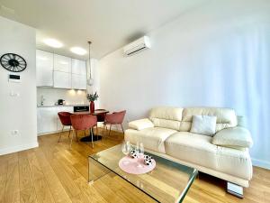 Sofi - modern with private garage