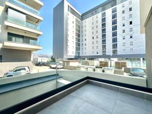 Sofi - modern with private garage