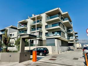 Sofi - modern with private garage