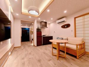 A2 Shinjuku JR St 8 mins 3 bedrooms and 1 living room 2bathrooms 2toilets Max 12P Direct to Shinjuku Ueno Ginza Shibuya Ikebukuro Yoyogi Shinagawa 新宿区 高田马场车站8分钟 3室1厅2浴室2卫生间 最大12人