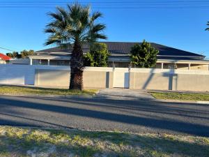 Serena Inn Apartment 6 Self Catering