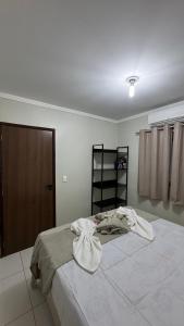 Casa com 2 Quartos Climatizados e Garagem