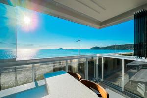 Apto alto padrão frente mar - 0354