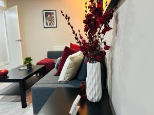 Stylish 2BR Stay- Preston City