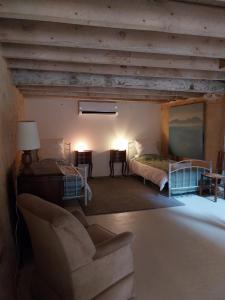 Maisons de vacances Petit Est - Eco Cottage in large private garden near Saint-Emilion : photos des chambres