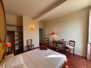 Maisons de vacances Le Prieure Saint Pierre, gites et chambres d-hotes dans un parc classe : photos des chambres