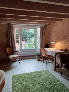 Maisons de vacances Petit Est - Eco Cottage in large private garden near Saint-Emilion : photos des chambres