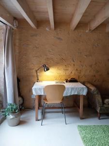 Maisons de vacances Petit Est - Eco Cottage in large private garden near Saint-Emilion : Maison 2 Chambres