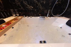 Maisons de vacances L-Ecrin d-Or - Jacuzzi, Cinema, 10 min gare a pied : photos des chambres