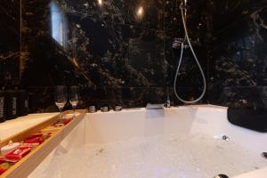 Maisons de vacances L-Ecrin d-Or - Jacuzzi, Cinema, 10 min gare a pied : photos des chambres