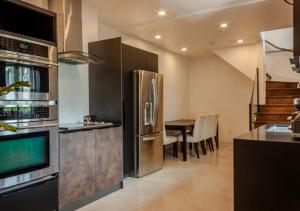 Modern Apartment - Home Theater and Premium Kitchen