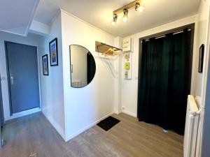 Appartements Escapade a Moulins, Studio elegant Rez-de-Chaussee et Parking gratuit : photos des chambres