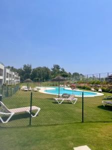 Modern ground floor with private garden and pool