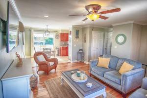 Gorgeous beach house with large pool & private beach, just 3 blocks away!!