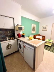 The Artists Nook - Syntagma Escape