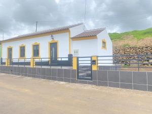 Chalé da Ribeira - Ubytování bez kategorie ve městě Praia da Vitória