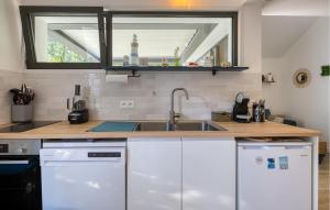Maisons de vacances Stunning Home In Meschers-Sur-Gironde With Wifi : photos des chambres