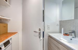 Maisons de vacances Stunning Home In Meschers-Sur-Gironde With Wifi : photos des chambres