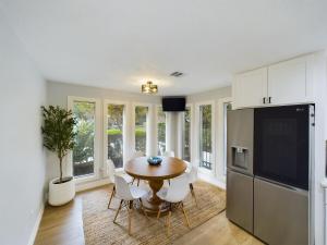 Buckle n Boots BNB - 20 minutes to downtown and pool