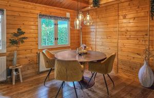 3 Bedroom Amazing Home In Erm