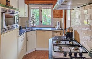 3 Bedroom Amazing Home In Erm