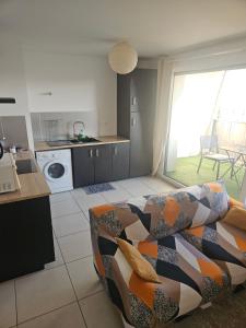 Appartements Superbe T2 Vaulx-en-Velin : Appartement 1 Chambre avec Terrasse