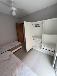 Ótimo apto a 50m da areia churrasq 2Q 2 banheiros 302