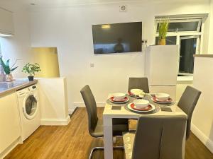 Stylish & Cosy 3 BR in Gravesend