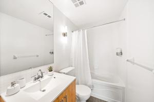 Modern 2BR in TO Near Yorkville & the Village
