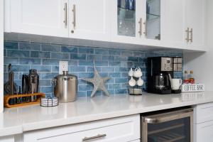 Waterfront Condo - Beach Access & Pool Luxury