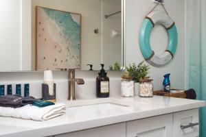 Waterfront Condo - Beach Access & Pool Luxury